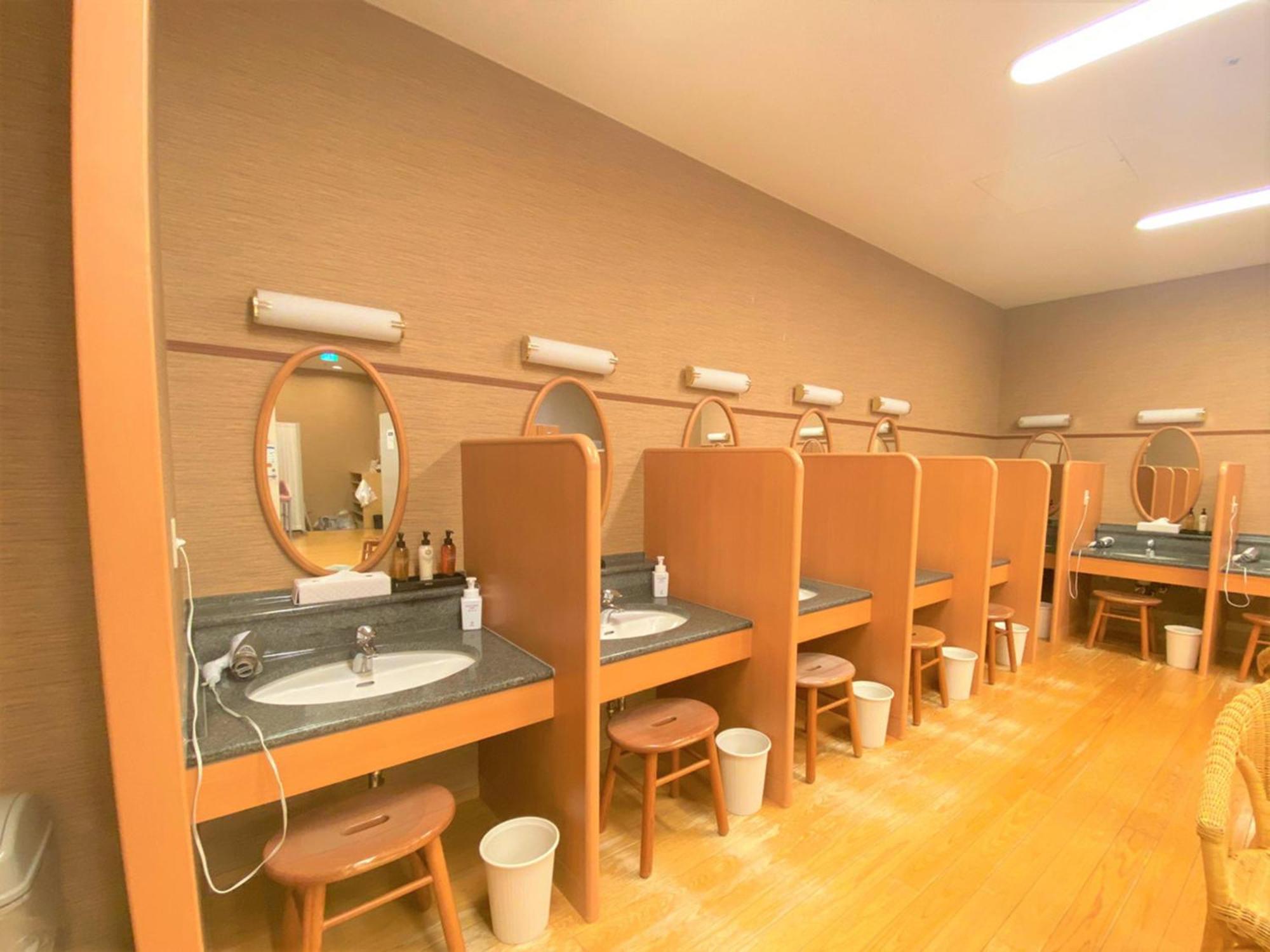 Sapporo Prince Hotel Extérieur photo A Japanese onsen's washing room